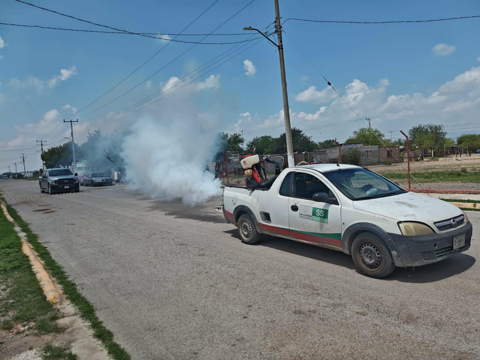 Realizan acciones de fumigación y abatización en Estación Barroterán para prevenir el dengue