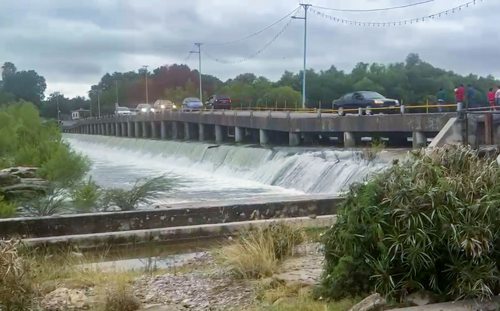 Despliega Chano Díaz operativo permanente en los cruces del río
