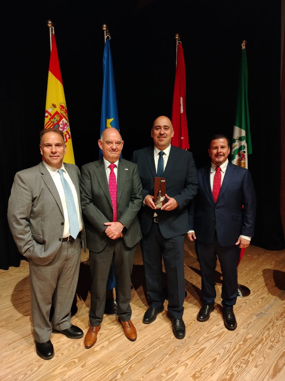 Recibe Saltillo la Escoba de Platino