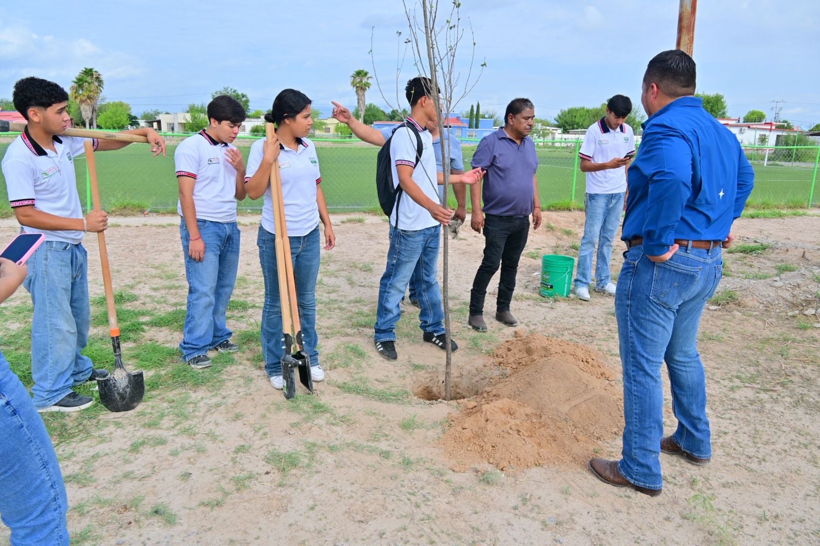 ARRANCAN EN CECYTEC “ENRAIZANDO  SAN BUENA” CON SIEMBRA DE ÁRBOLES