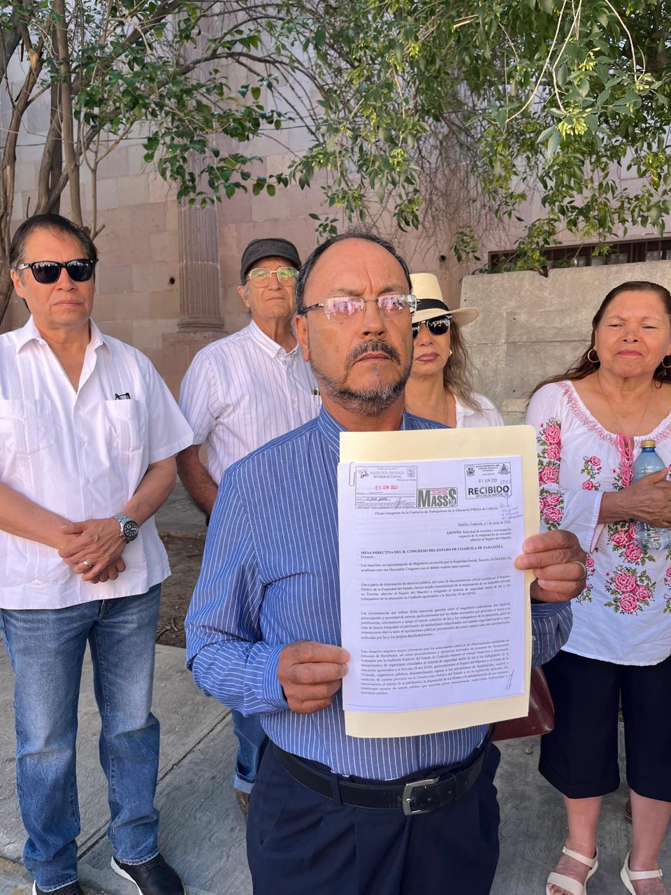 Exigen maestros jubilados de Torreón investigar venta de terrenos de la 38