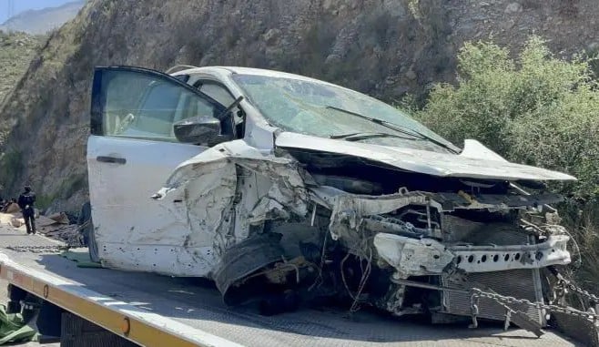 Vuelca tráiler y deja dos heridos en Los Chorros