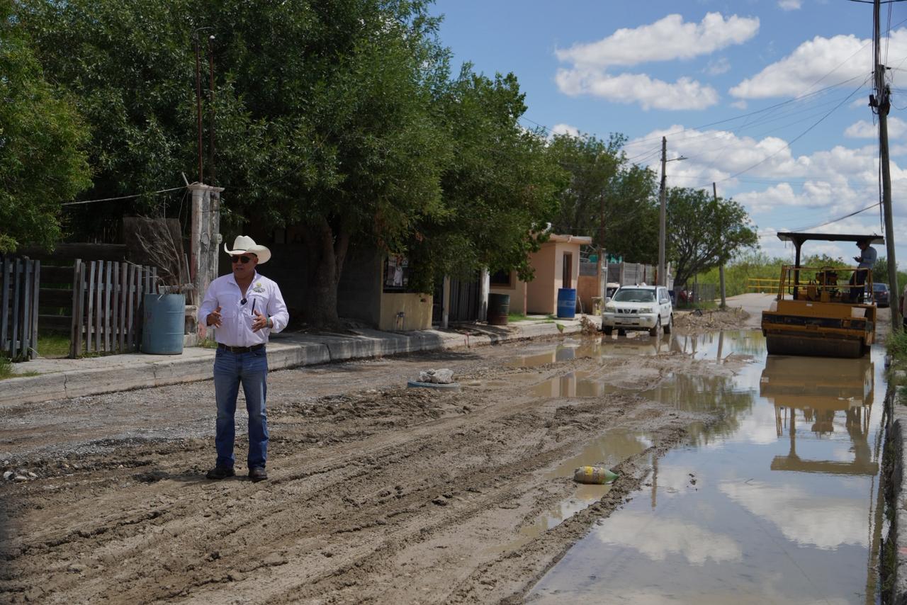 SUPERVISA “CHANO” DÍAZ LA CALLE KAKANAPO Y REAFIRMA PROYECTO INTEGRAL DE PAVIMENTACIÓN