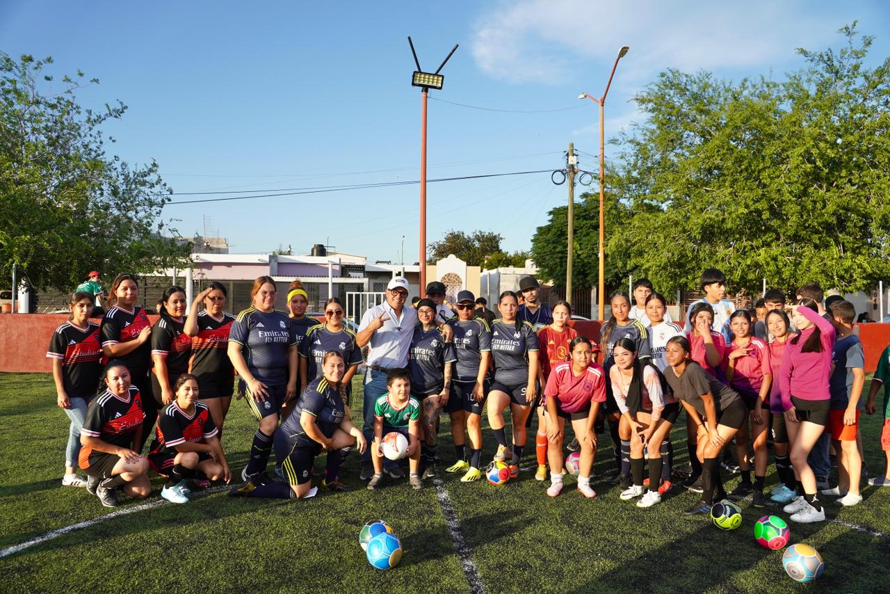 ENTREGA “CHANO” DÍAZ ESPACIO DEPORTIVO CON PASTO SINTÉTICO EN LA COLONIA LA JOYA