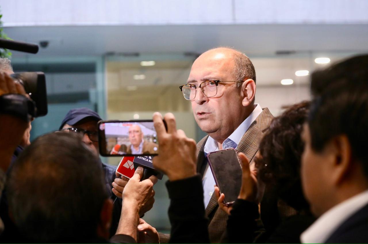 Entrevista al Diputado Federal y Coordinador Parlamentario del Partido Revolucionario Institucional, Rubén Moreira Valdez, con representantes de medios de comunicación en el Senado de la República, el 17 de junio de 2026.
