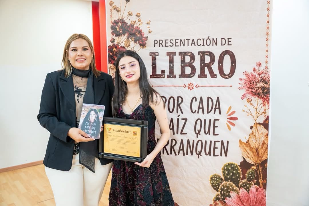 Presenta Analye Grau libro su “Por Cada Raíz que Arranquen”