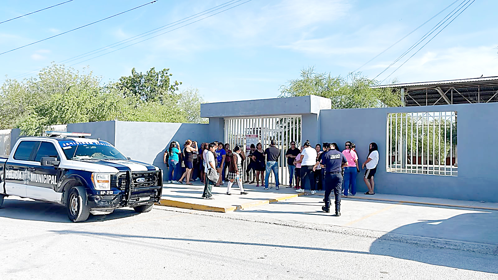 Por plaga de garrapatas, cierran la Héroes del 47