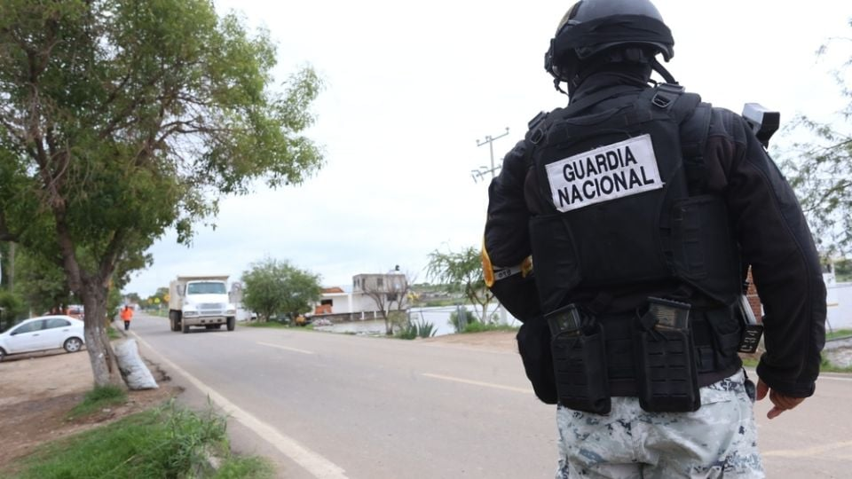 Sujeto asalta caseta de cobro en Guanajuato y atr0pella a elemento de la Guardia Nacional
