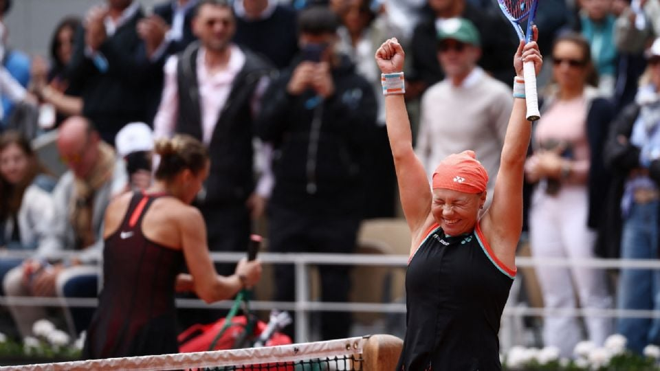 ¡Sabalenka, eliminada! La número 1 del mundo cae ante la rusa Diana Shnaider, quien avanza a Semifinales de Roland Garros