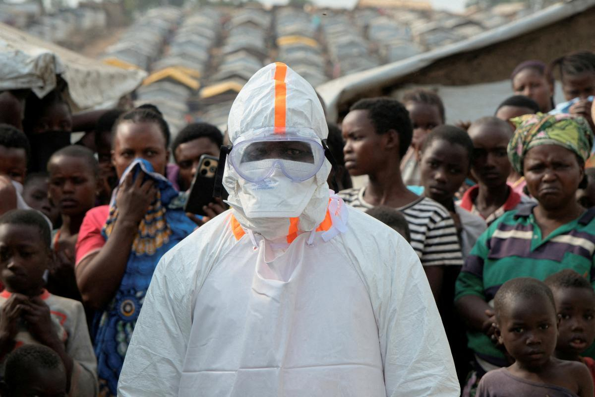 Epidemia de ébola en el Congo deja 304 muert*s y más de mil contagios