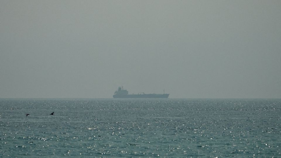 Irán afirma que atacó posiciones estadounidenses cerca de Ormuz tras bombardeos en sus instalaciones militares