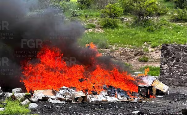 FGR incinera media tonelada de c*caína, m*tanfetamina y m*rihuana en Edomex; destruyen 105 dosis de psicotrópicos