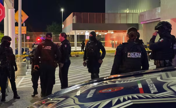 As3sinan a un joven en estacionamiento de supermercado en Culiacán; una mujer resulta herida