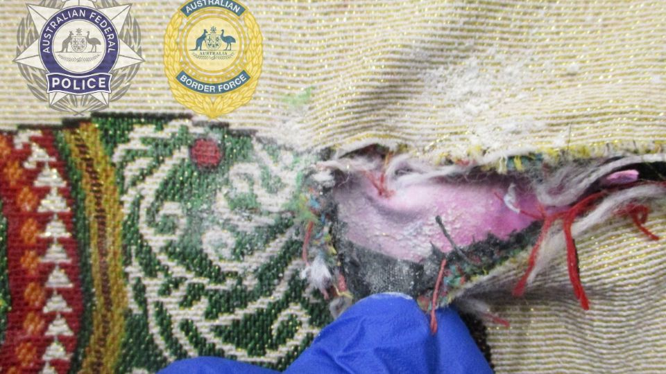 Australia detiene a empleada de aerolínea tailandesa que cargaba un kilo de h3roína en su equipaje