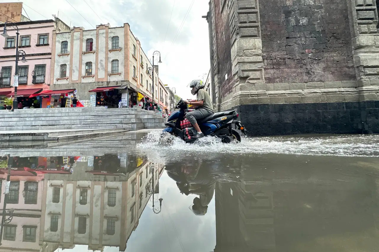 Onda tropical 13 azotará con lluvias fuertes el martes en los siguientes estados