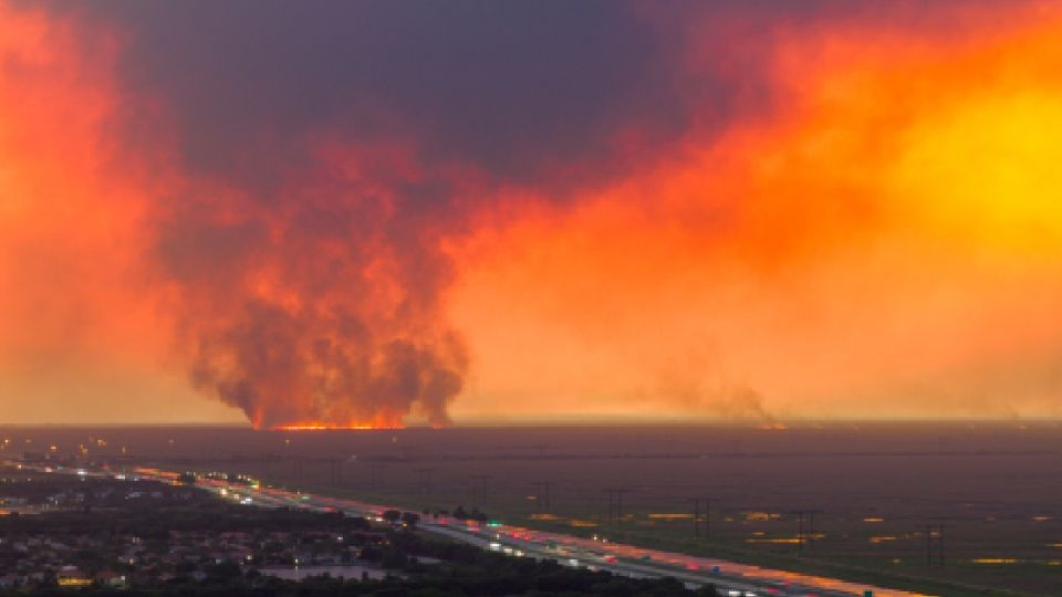 Crece 27 veces en un día el incendio en los Everglades de Florida; suman casi 2 mil hectáreas afectadas