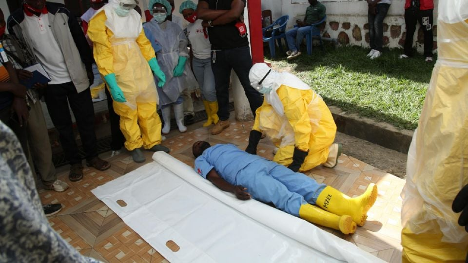 Hallan a cinco reos sospechosos de ébola que huyeron de hospitales; dan negativo