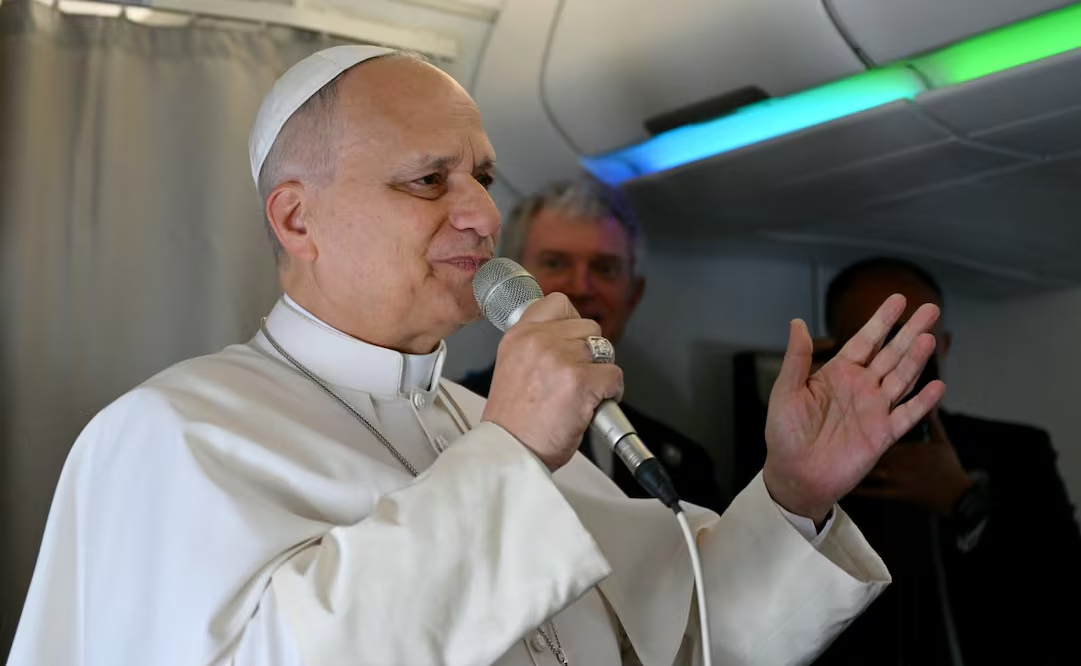 Papa León XIV pide proteger a migrantes y víctimas de abus*s; promete reformas durante visita a España
