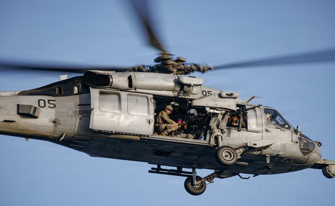 Trump anuncia represalias contra Irán por derribar helicóptero de EU; la aeronave cayó cerca de la costa de Omán