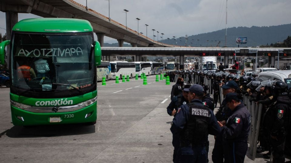 “Quieren desacreditar la lucha”: Centro «Tlachinollan» acusa hostigamiento y represión contra familiares de los 43 normalistas de Ayotzinapa