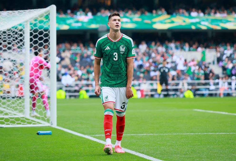 ¿Cuántos partidos se perderá César Montes en el Mundial 2026? Aguirre ya perfila a su reemplazo para enfrentar Corea del Sur