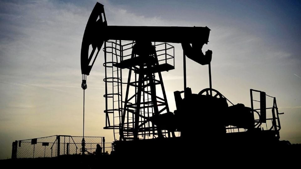 Crudo de Texas cae 3.23% y cierra debajo de los 85 dólares ante posible acuerdo entre EU e Irán