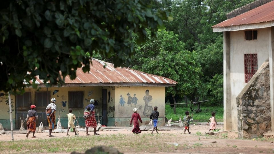Sujetos armados en Nigeria m*tan al menos 17 agricultores y hieren a otros 13