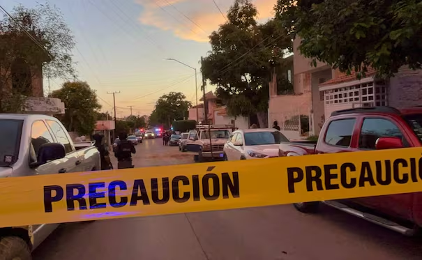 Madres buscadoras hallan cuerpo en descomposición en Guasave; Fiscalía de Sinaloa busca identificarlo