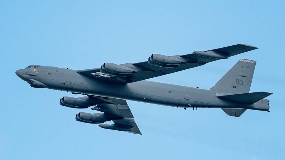 Se estrella un bombardero de la Fuerza Aérea de EU en una base militar en California