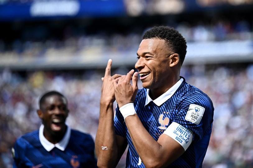 ¡Mbappé y 10 más! Francia mete miedo y gana ante Senegal