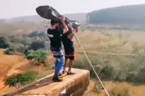 Instructor de bungee detenido por m*erte de una joven simuló arrojar un c*dáver desde el mismo puente; caso provoca indignación