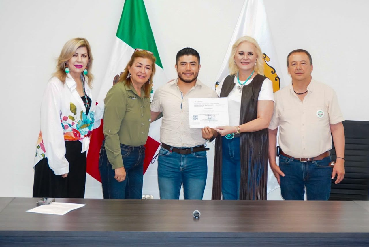Entrega alcaldesa Laura Patricia Jiménez Gutiérrez registros del RNT, certificados y distintivos de calidad para prestadores de servicios turísticos