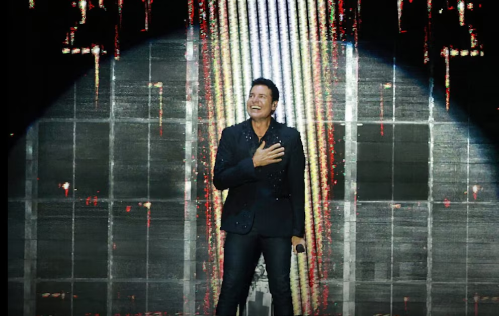 Chayanne reta a sus ‘hijos’ a crear la foto familiar más viral del Día del Padre: así puedes participar