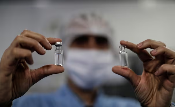 Detienen a enfermero del IMSS con medicamento de alto costo en Culiacán; llevaba cuatro cajas de uso especializado