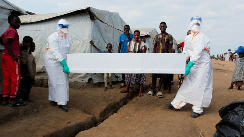 Brote de ébola: aumentan a casi mil los casos confirmados y 247 las m*ertes en el Congo
