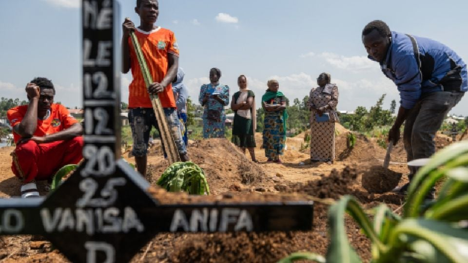 Cifra de contagios de ébola en el Congo rebasa los mil pacientes y crecen a 254 las muertes