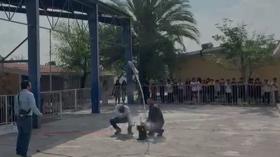 Llevan la ciencia a las aulas con conferencia