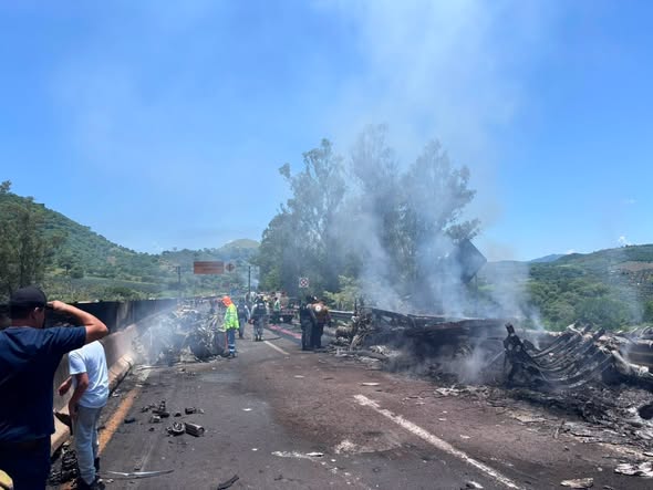 Carambola y fuego deja diez muertos