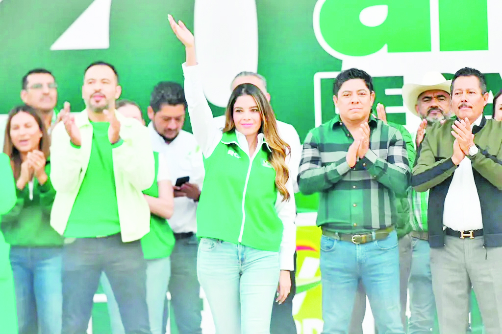 Presenta el Gobernador de SLP a su esposa para sucederlo