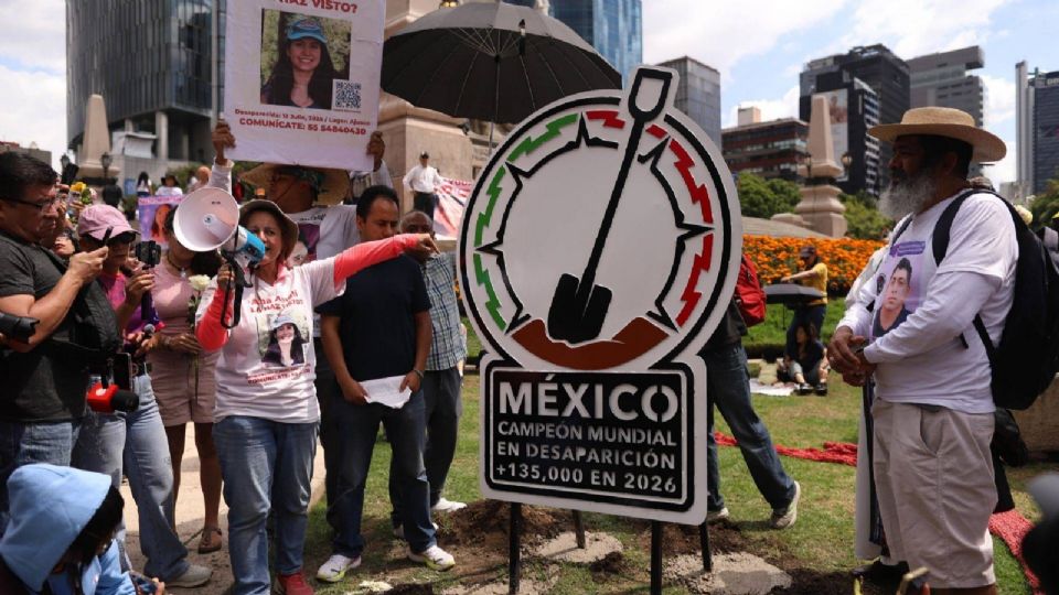 Exigen localización de Ana a un año de su desaparición