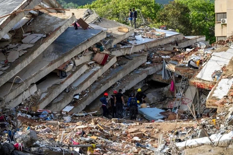 Suman 2 mil 295 muertes por sismos en Venezuela