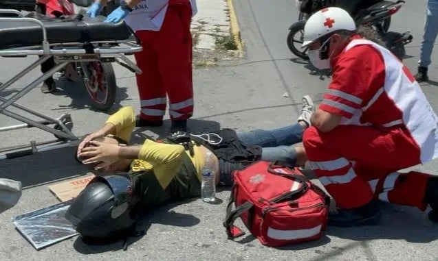 Deja fuerte accidente repartidor con fractura