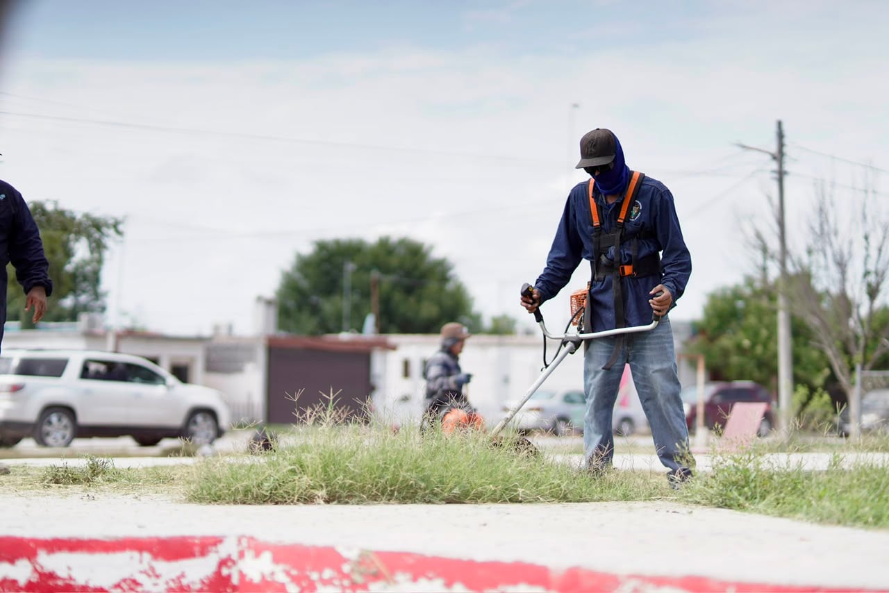 ANUNCIA CHANO DÍAZ REHABILITACIÓN INTEGRAL EN LA PLAZA DE LA COLONIA JORGE B. CUELLAR