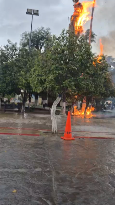 Caen tres rayos durante tormenta en Cuatro Ciénegas