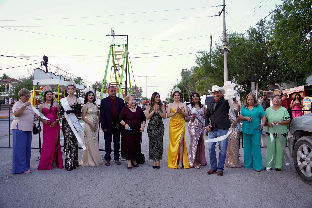 Inicia la Mini Feria Cloete y coronan a Deisy Angelique