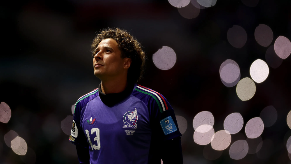 Memo Ochoa lanza mensaje por los muertos en los festejos de México