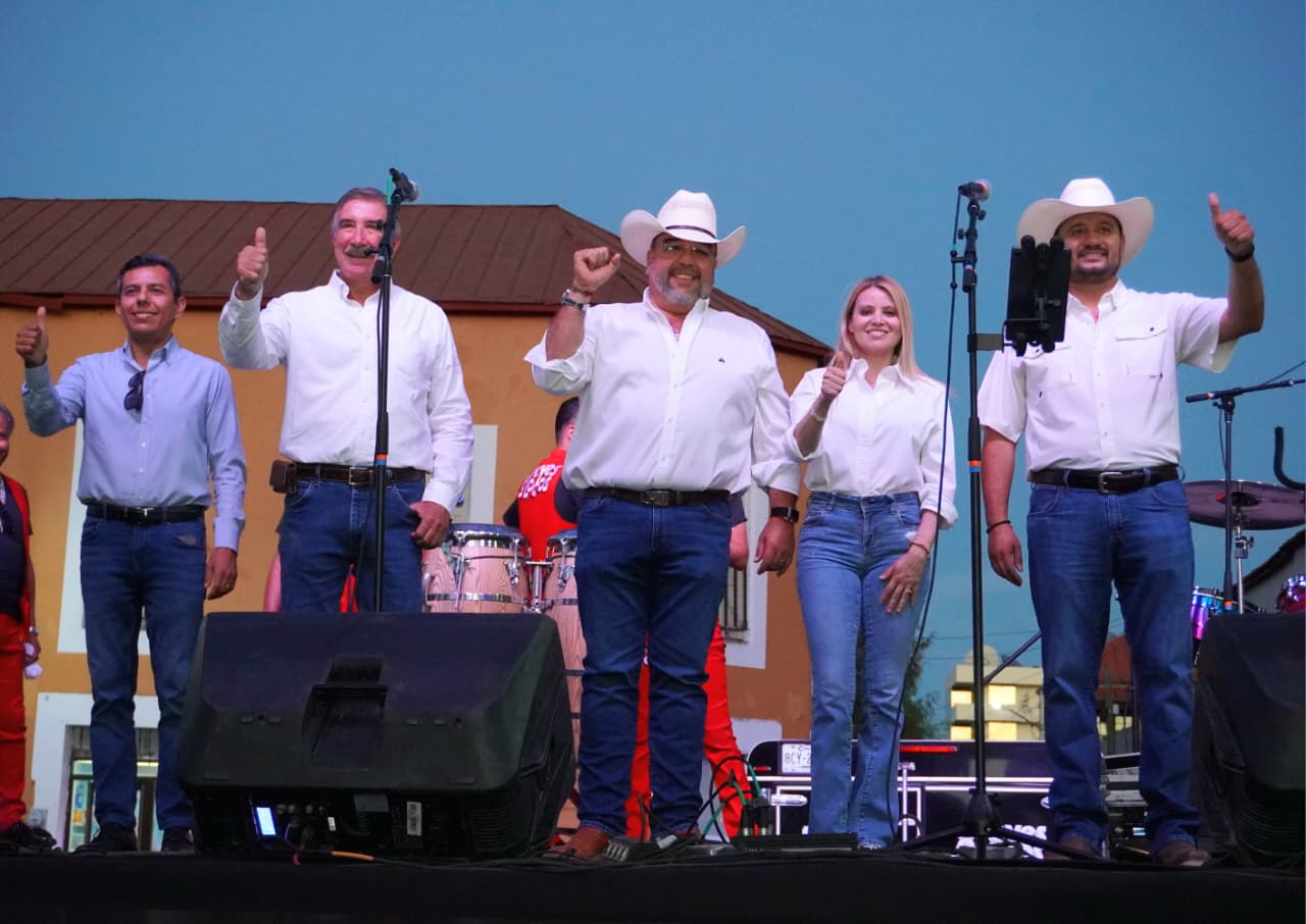 Visita Gachupín Múzquiz en gira de agradecimiento
