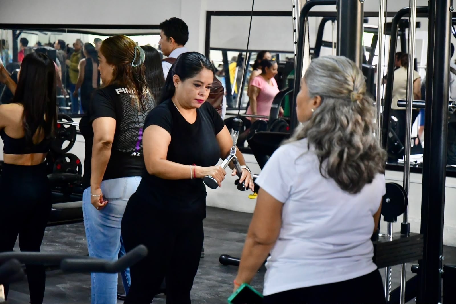 Entrega Estado gimnasio para familias de Lamadrid