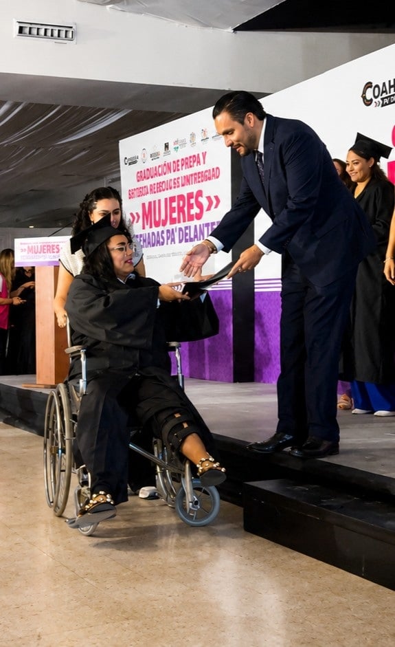 A pesar de la adversidad concluye Viviana su prepa