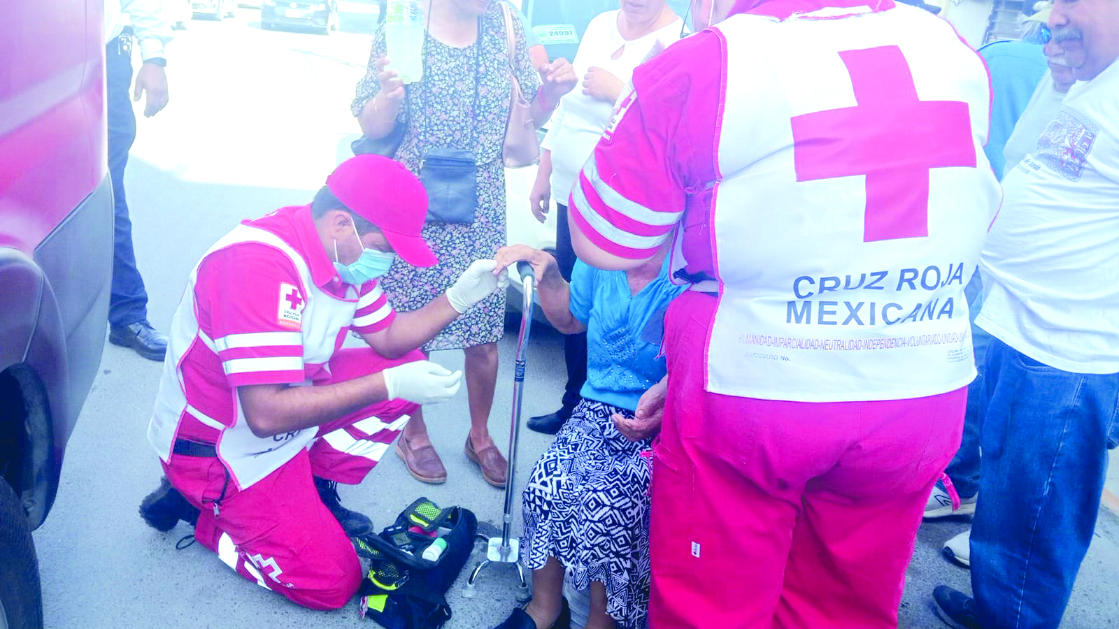 Iba a cobrar su pensión; acaba internada en IMSS